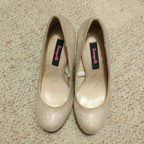 Heels - Picture 2 of 4